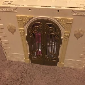 Bratz/ moxie girl dollhouse